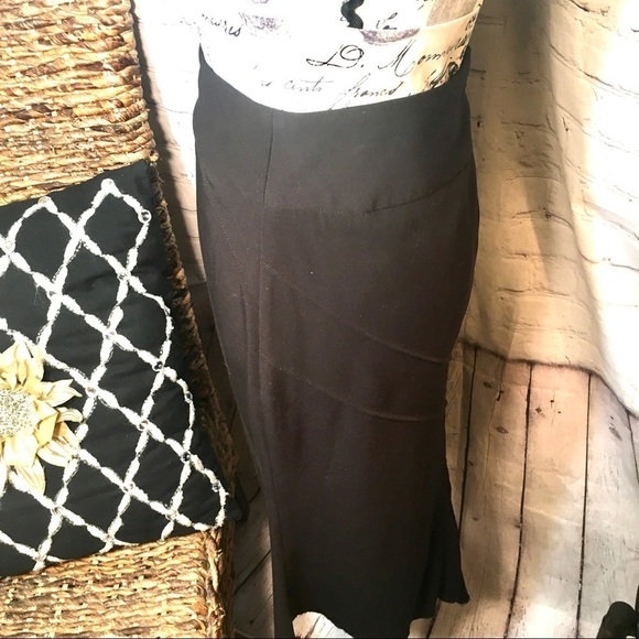 Latina Life ruffle back skirt - Picture 4 of 9